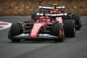 F1 - Leclerc é irônico com Hamilton após ordem da Ferrari em Baku: "Pode curtir o P8"