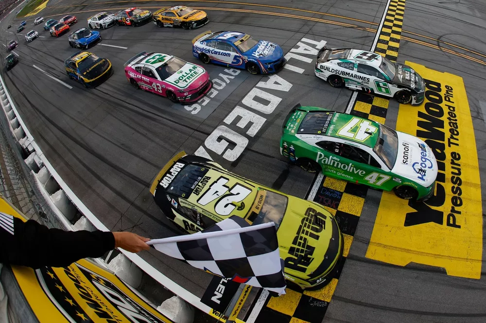 Ricky Stenhouse Jr, JTG Daugherty Racing Chevrolet wins, beating William Byron, Hendrick Motorsports Chevrolet and Brad Keselowski, RFK Racing Ford