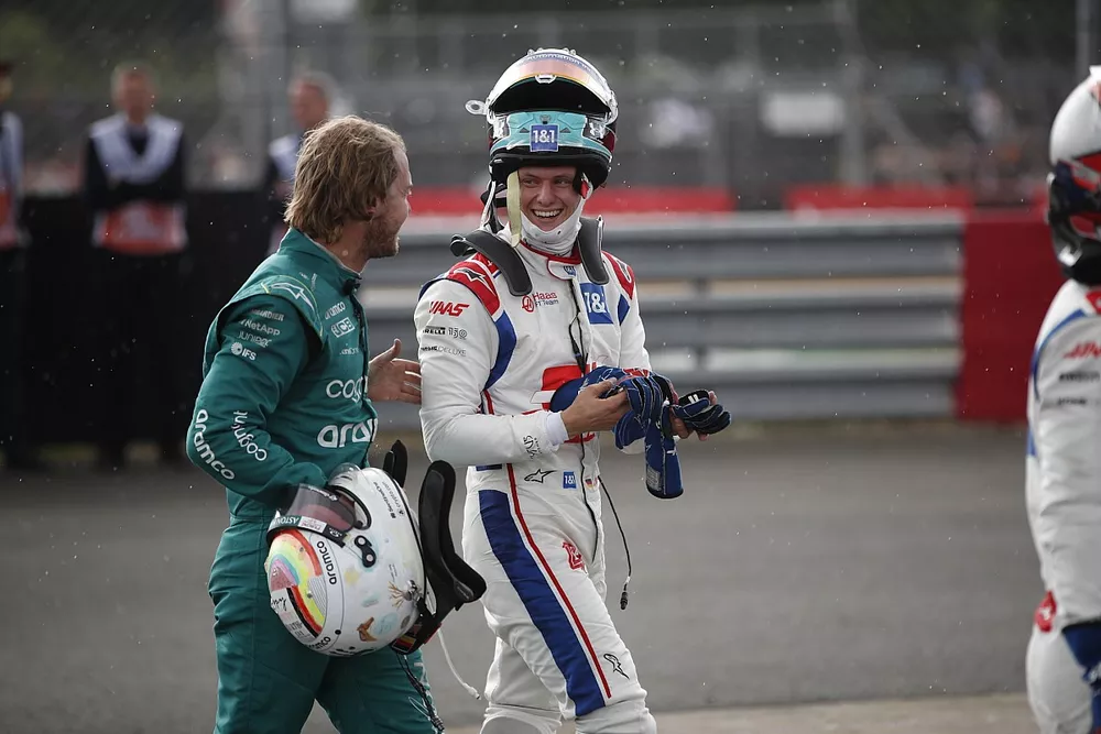 Sebastian Vettel, Aston Martin, speaks with Mick Schumacher, Haas F1 Team, at the end of the race
