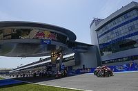 Zarco lidera un test con dos banderas rojas y muchas caídas