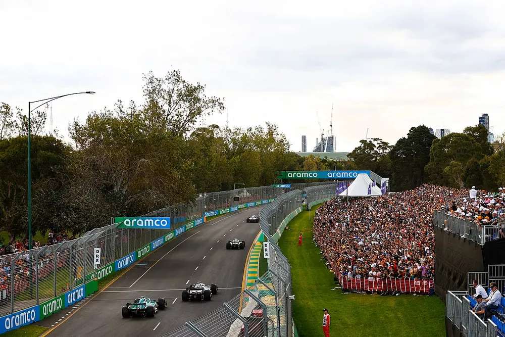 Pierre Gasly, AlphaTauri AT03, Sebastian Vettel, Aston Martin AMR22