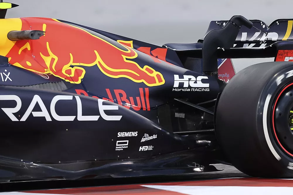 Red Bull Racing RB18 side