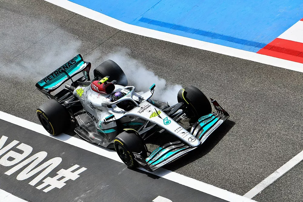 Lewis Hamilton, Mercedes W13, locks up


