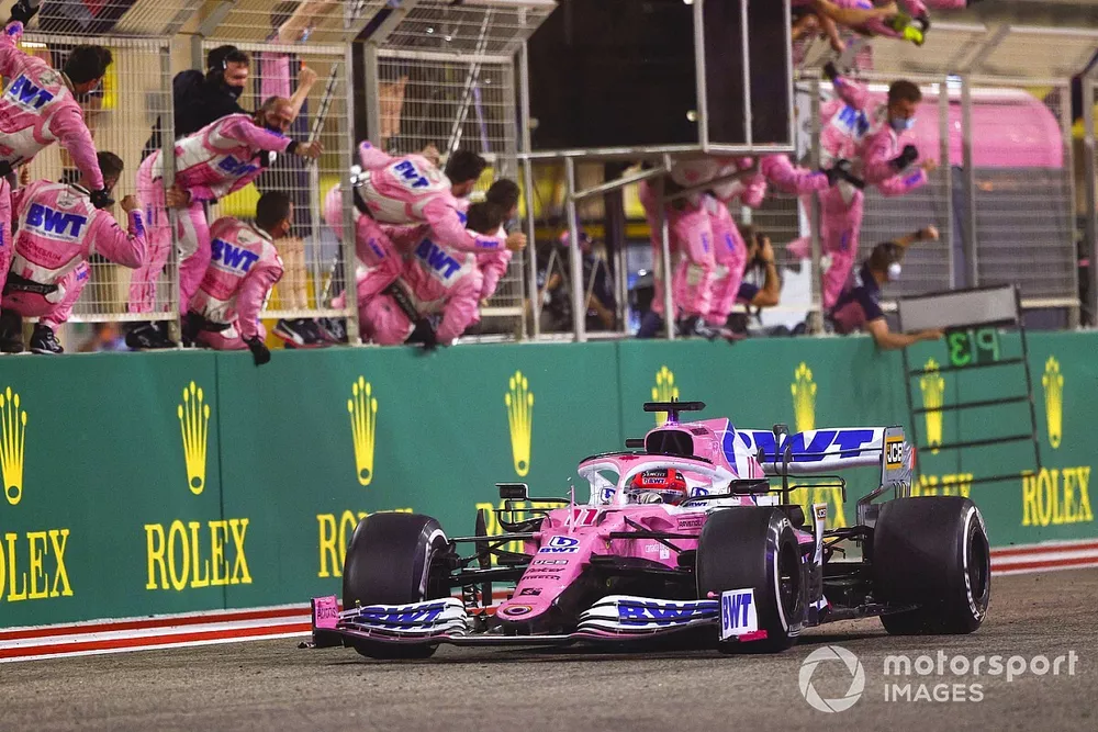 Sergio Perez, Racing Point RP20, 1st position, takes victory to the delight of his team on the pit wall
