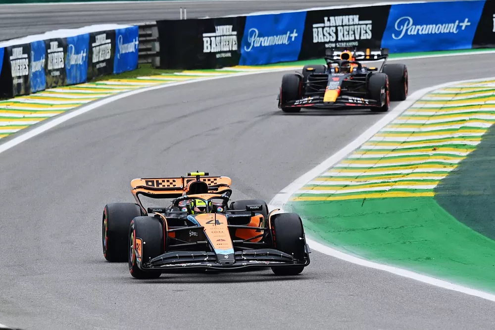 Lando Norris, McLaren MCL60, Max Verstappen, Red Bull Racing RB19