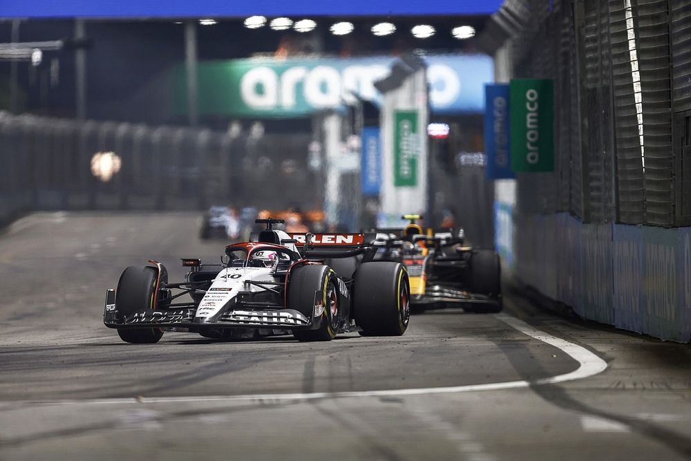 Liam Lawson, AlphaTauri AT04, Sergio Perez, Red Bull Racing RB19