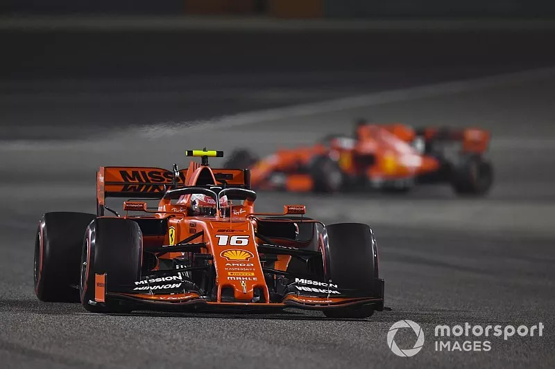 Charles Leclerc, Ferrari SF90, y Sebastian Vettel, Ferrari SF90