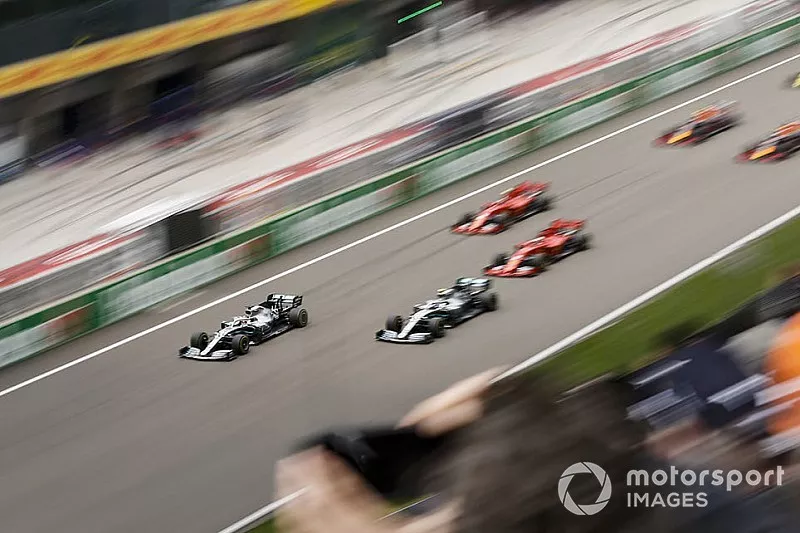 Valtteri Bottas, Mercedes AMG W10, Lewis Hamilton, Mercedes AMG F1 W10, Sebastian Vettel, Ferrari SF90 and Charles Leclerc, Ferrari SF90 at the start of the race