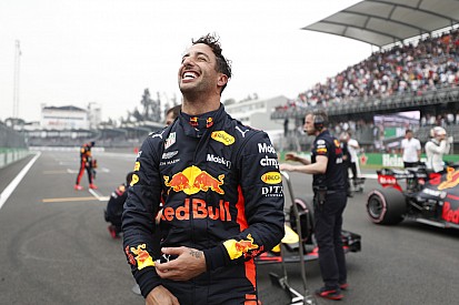 Mexican GP: Ricciardo denies Verstappen pole by 0.026s
