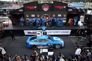 NASCAR Martinsville: Hamlin lidera el trío de Toyotas en dominante victoria
