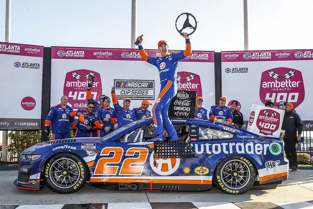 Race winner Joey Logano, Team Penske, Ford Mustang