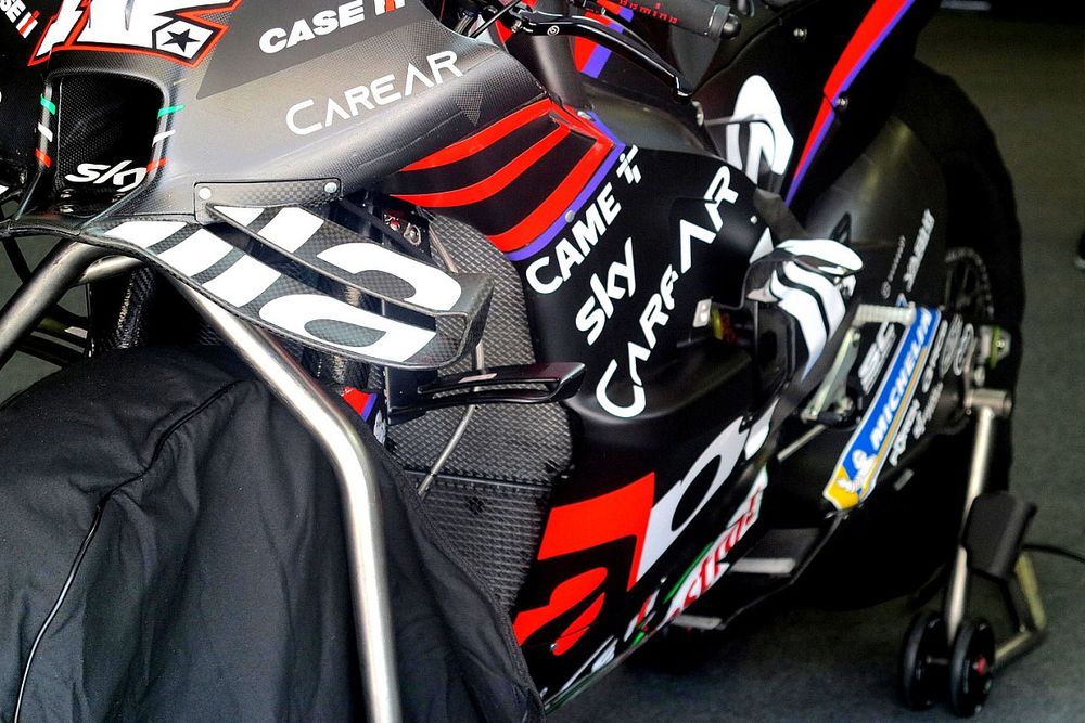 Alerones montados en la moto del Aprilia Racing Team