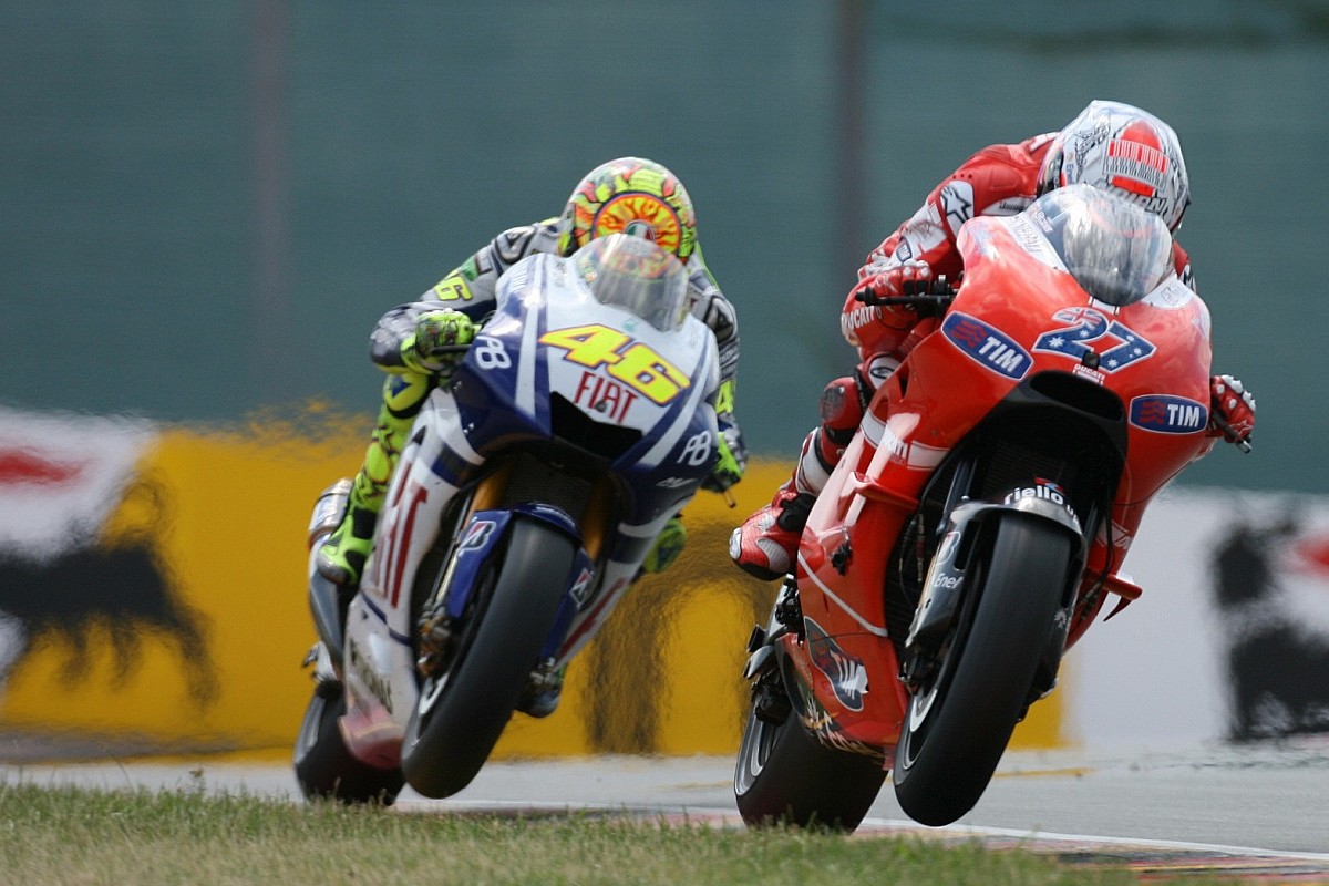 DVD MotoGP 2007 全18巻セット ストーナー ペドロサ ロッシ Amazon.co.jp: Motogp 2007: Official Review [DVD] : DVD