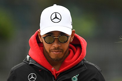 Hamilton: Red Bull testlerde 'daha hızlı gözüktü'