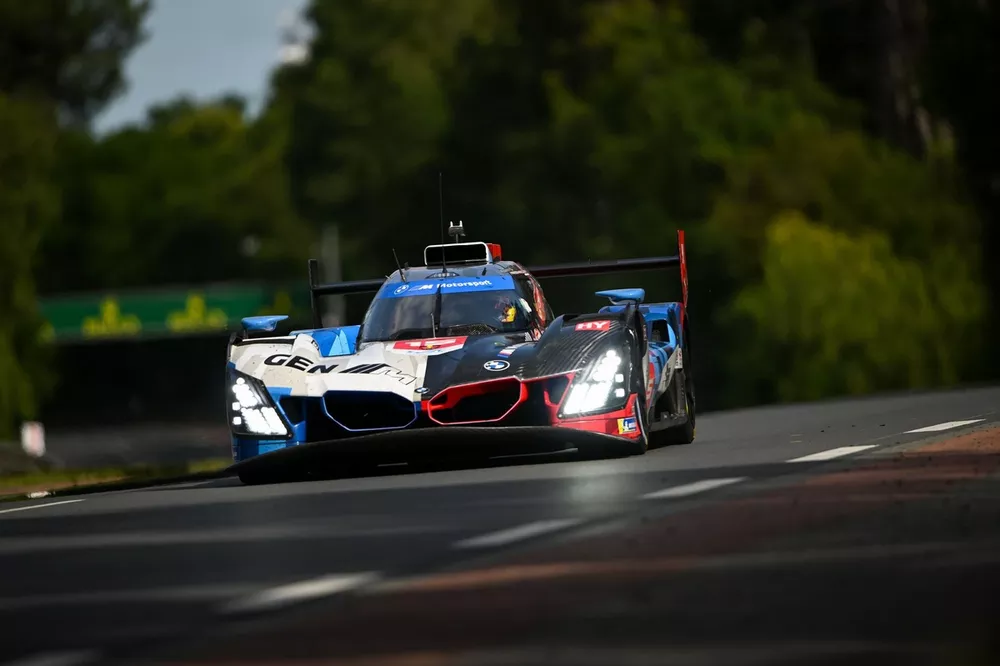 #15 BMW M Team WRT BMW M Hybrid V8: Kevin Magnussen, Raffaele Marciello, Dries Vanthoor