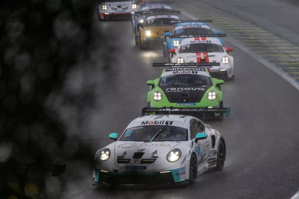 Porsche Cup em Interlagos sob forte chuva