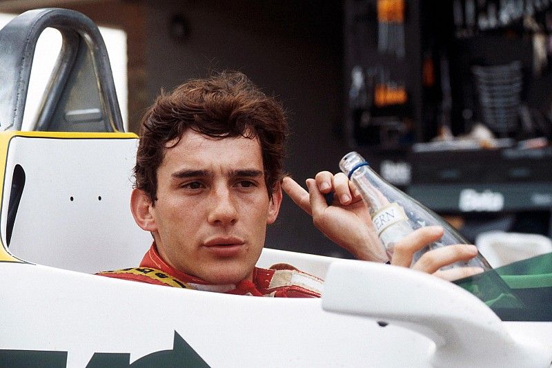Ayrton Senna, se prepara para dar su primera vuelta en el Williams FW08C