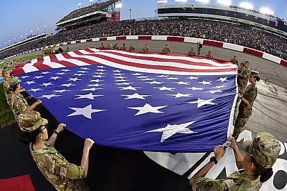 NASCAR não se opõe a protestos, mas pede respeito a hino