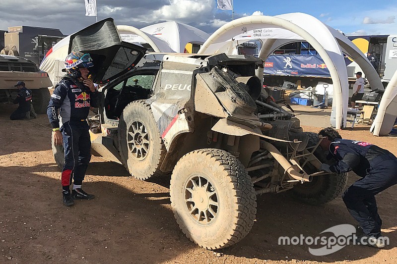 Sainz explains crash: “I was pushing to recover lost time”