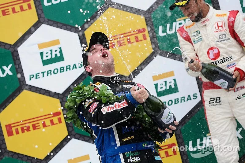 Felipe Tozzo comemora