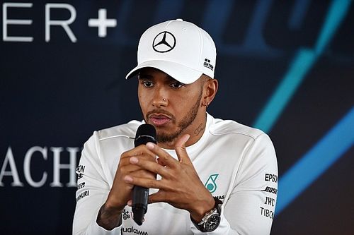 Hamilton dice que el inicio de los entrenamientos "es horrible"