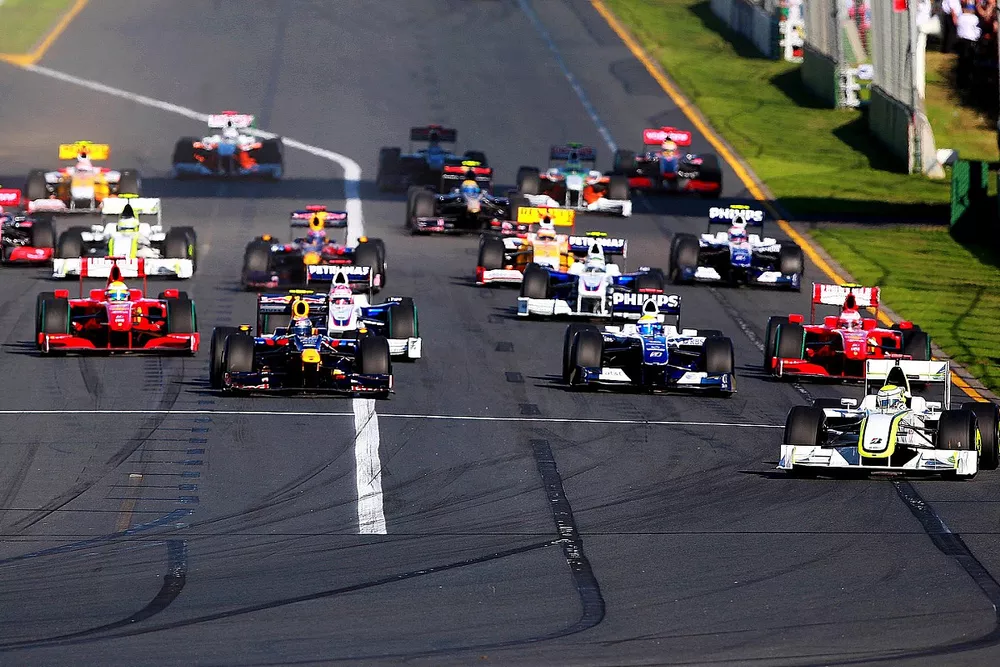 Jenson Button, Brawn Grand Prix BGP 001 lidera al inicio de la carrera