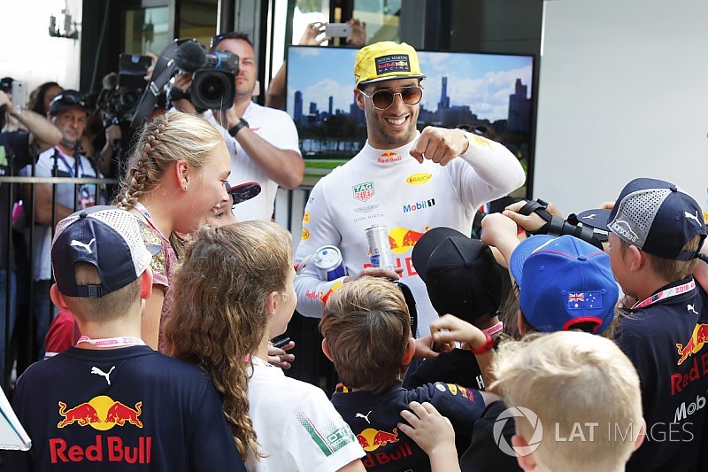 Grid girls hilang, Ricciardo ungkap momen lucu grid kids