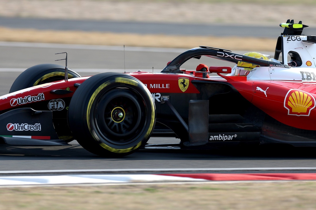 F1 | Hamilton: "La SF-26 è molto buona in curva, il feeling è ottimo. Ci serve solo potenza"