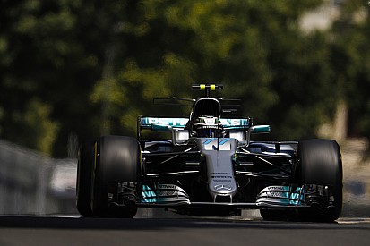 Baku, Libere 3: Bottas detta il passo, perdita d'acqua per Vettel
