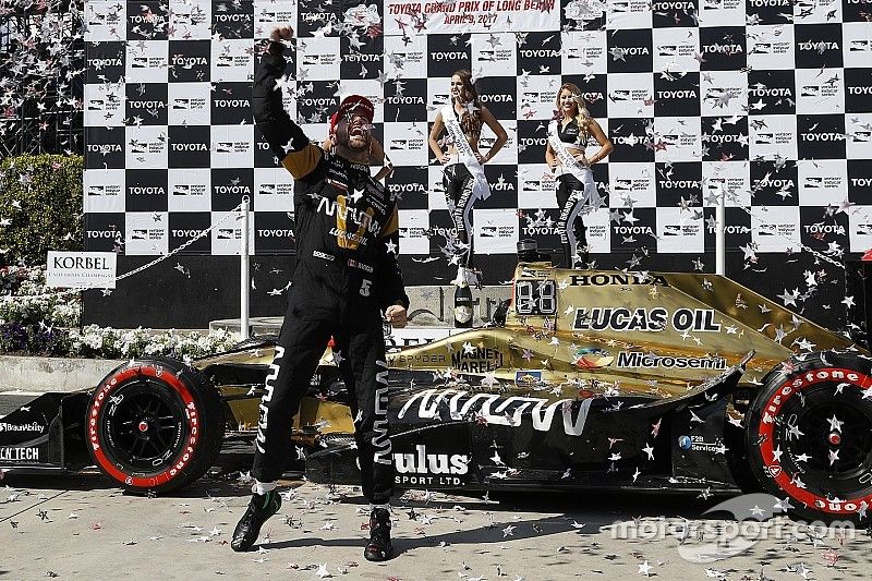 Race winner James Hinchcliffe, Schmidt Peterson Motorsports Honda