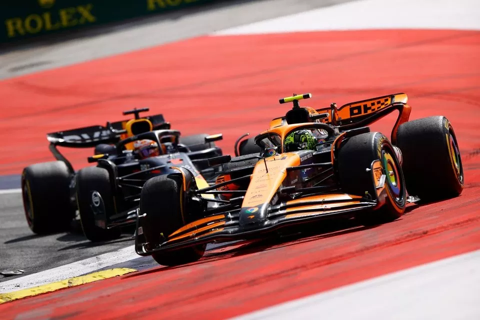 Lando Norris, McLaren MCL38, Max Verstappen, Red Bull Racing RB20