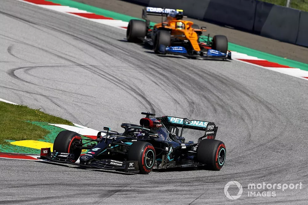 Lewis Hamilton, Mercedes F1 W11 EQ Performance, Lando Norris, McLaren MCL35 
