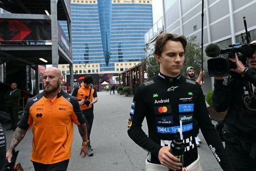 F1: McLaren defende Piastri após erros em Baku e compara com Schumacher