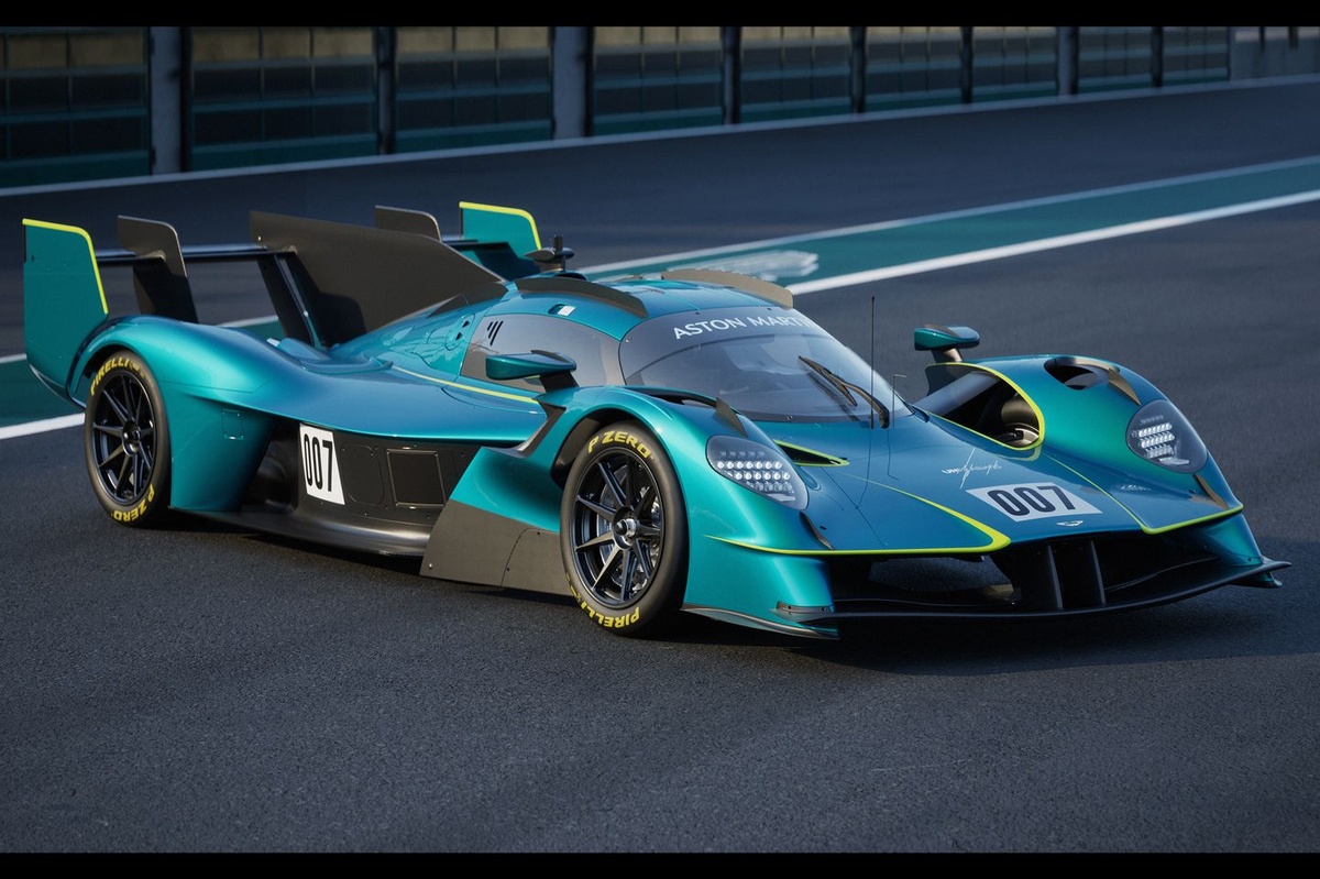WEC | Aston Martin svela la Valkyrie LM per i Track Day dei clienti