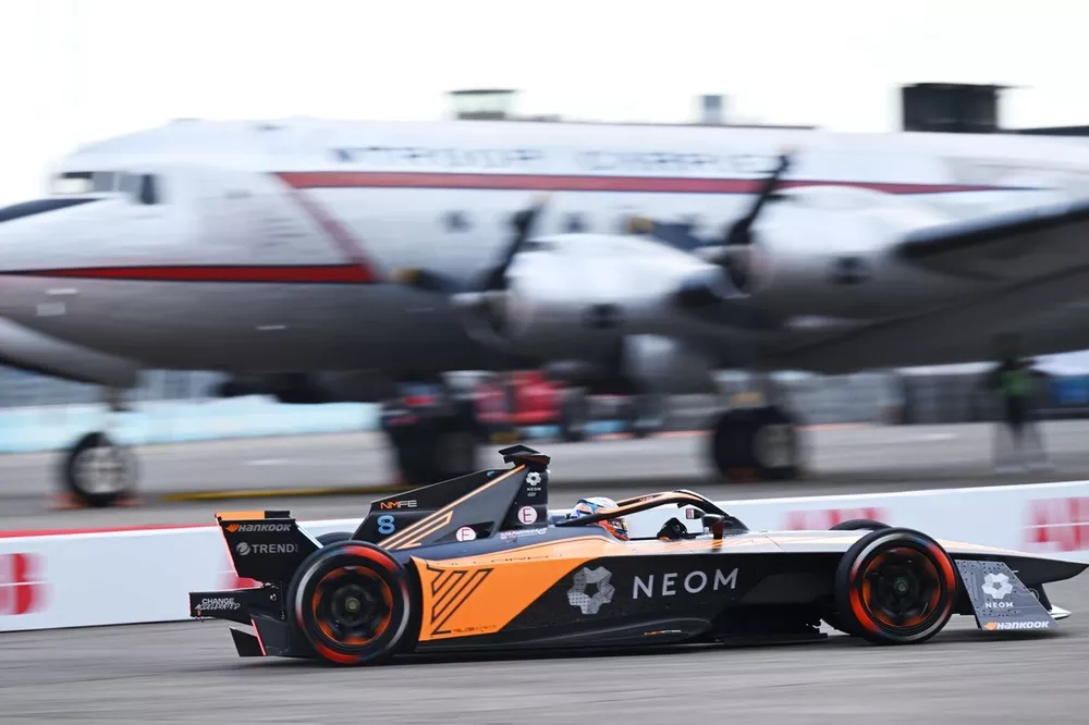 Taylor Barnard, NEOM McLaren Formula E Team, e-4ORCE 04