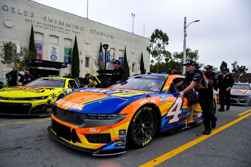 Josh Berry, Stewart Haas Racing, SunnyD Ford Mustang