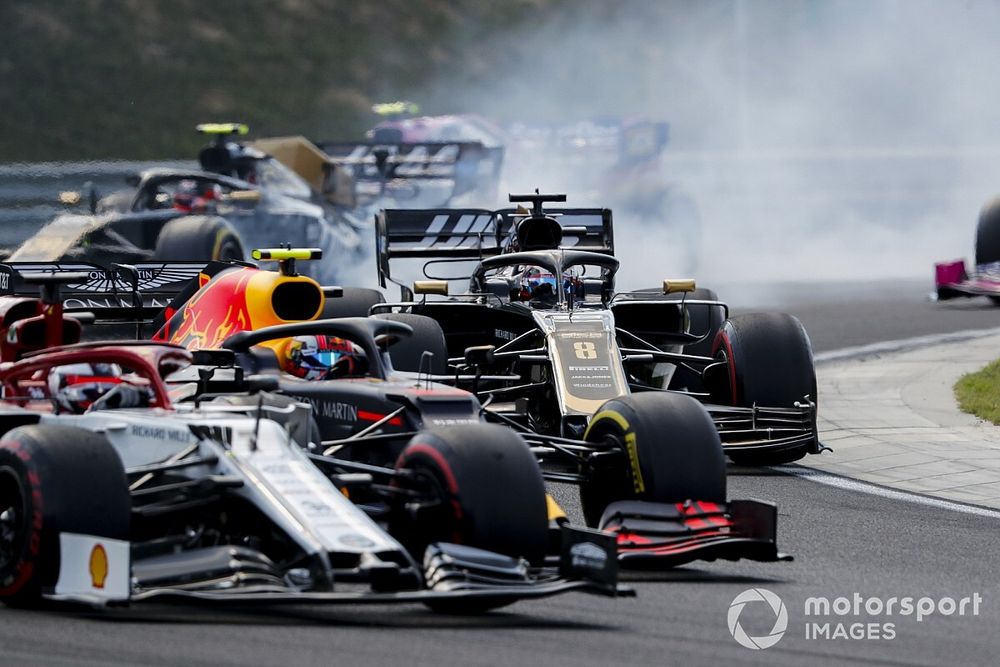 Kimi Raikkonen, Alfa Romeo Racing C38, battles with Pierre Gasly, Red Bull Racing RB15, and Romain Grosjean, Haas F1 Team VF-19, at the start