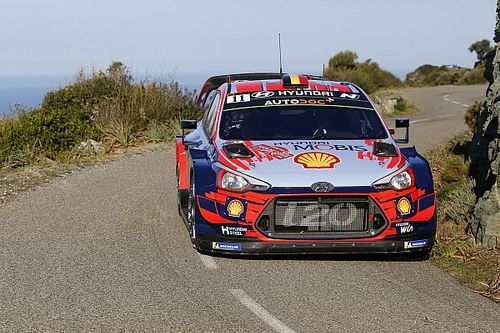 Neuville es l&iacute;der, Tanak sufre un problema