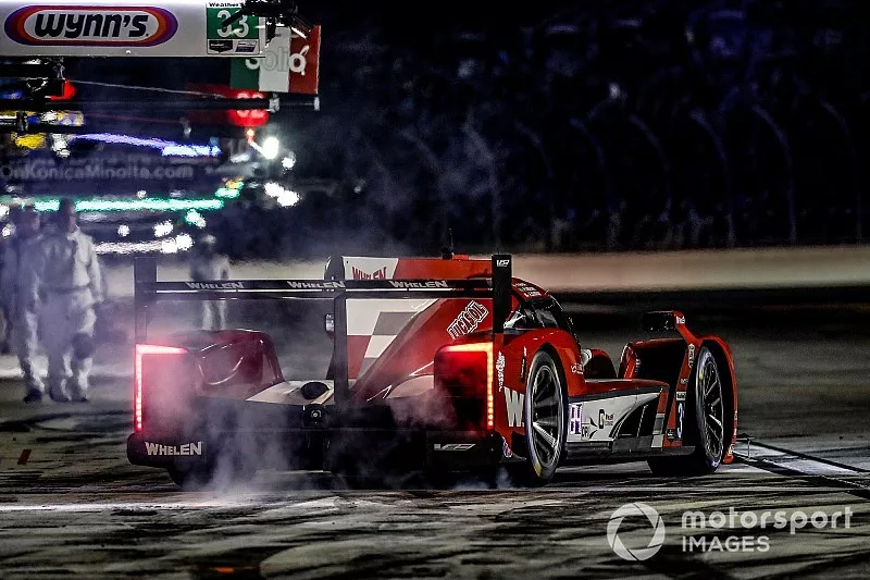 #31 Action Express Racing Cadillac DPi: Felipe Nasr, Eric Curran, Pipo Derani, pit stop