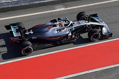 Hamilton: W10, 2018 aracına kıyasla farklı hissettiriyor