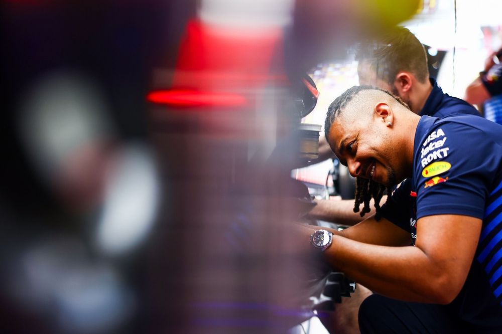 Calum Nicholas, mec&aacute;nico de Red Bull Racing