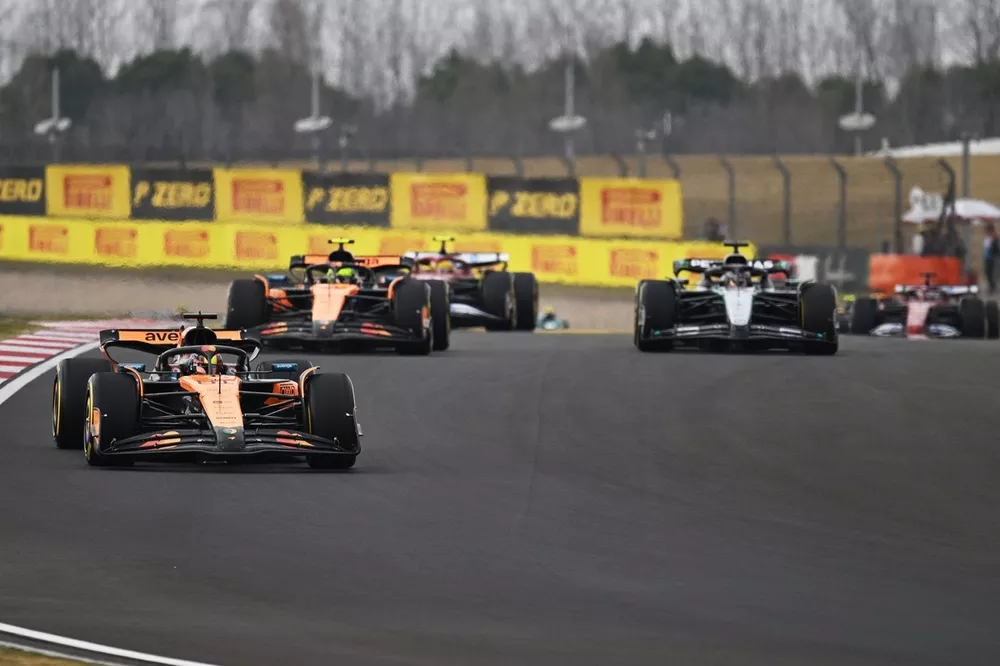 Lando Norris, McLaren, Oscar Piastri, McLaren, George Russell, Mercedes