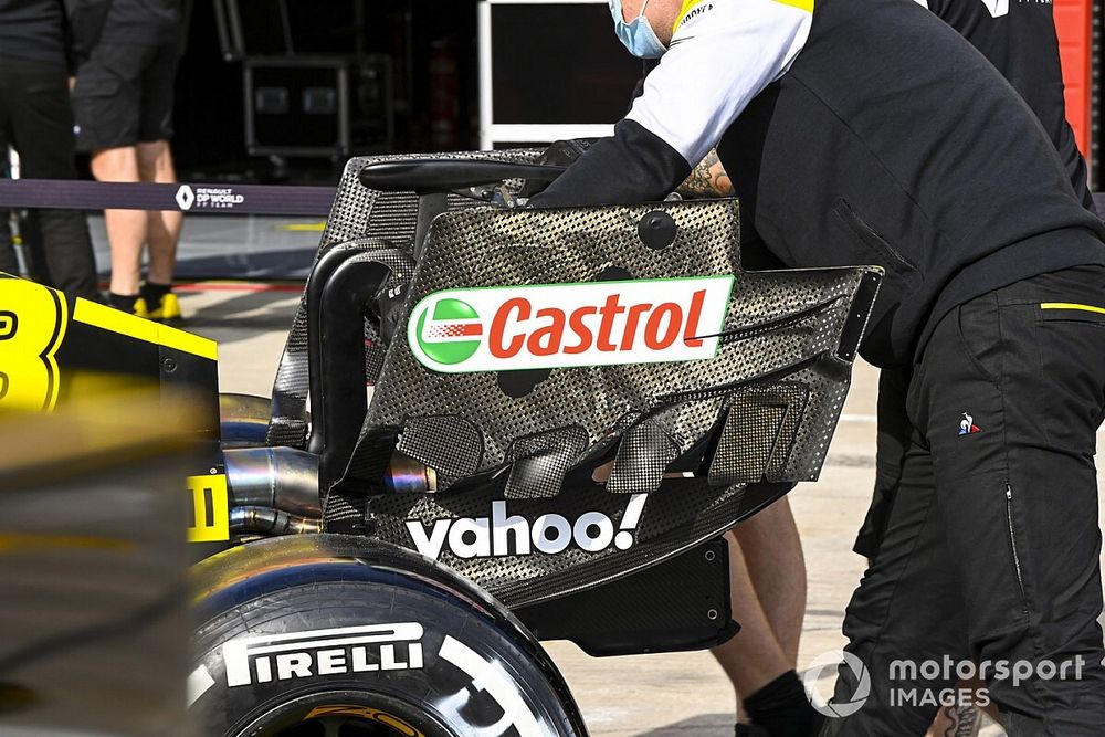 Mecánicos con el coche de Daniel Ricciardo, Renault F1 Team R.S.20