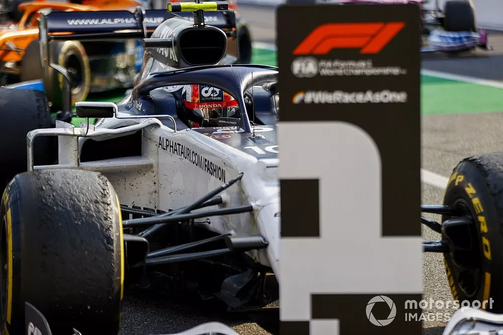 Le vainqueur Pierre Gasly, AlphaTauri, arrive dans le parc ferm&eacute;