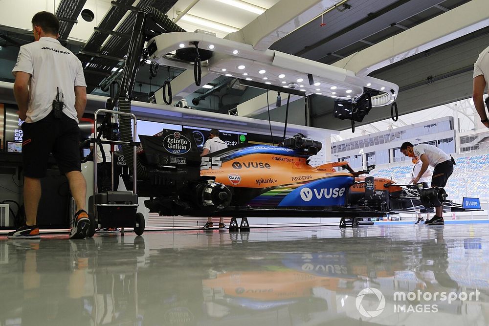 Mechanics at work on the car of Carlos Sainz Jr., McLaren MCL35