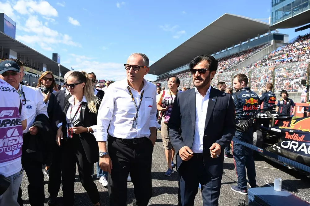 Stefano Domenicali, CEO, Formula 1, Mohammed bin Sulayem, President, FIA, on the grid