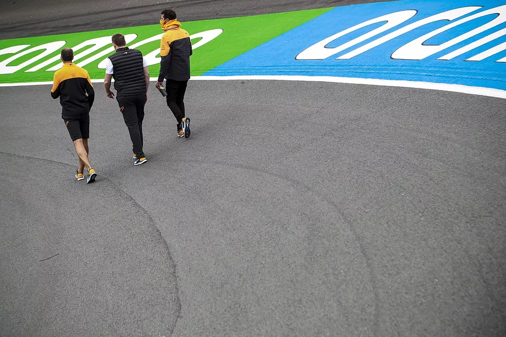 Daniel Ricciardo, McLaren fait un tour de piste