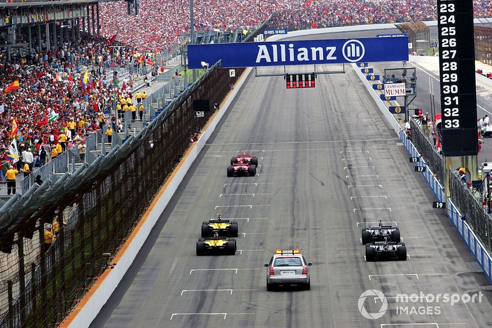 Start van de race met slechts zes auto's