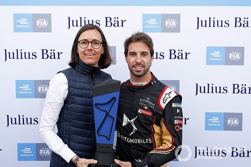 Antonio Felix da Costa, DS Techeetah, with the pole posistion award 