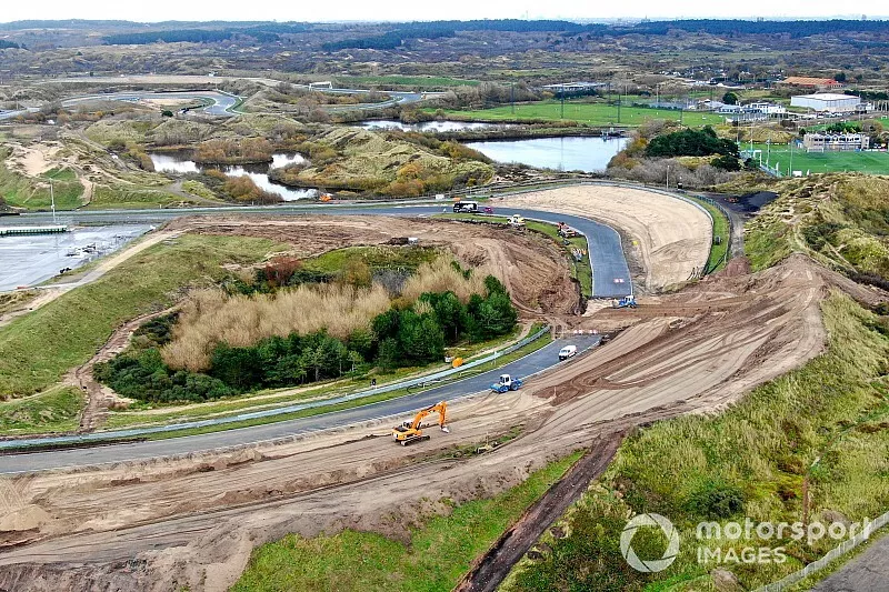 Werkzaamheden aan Circuit Zandvoort ter voorbereiding op de Dutch Grand Prix